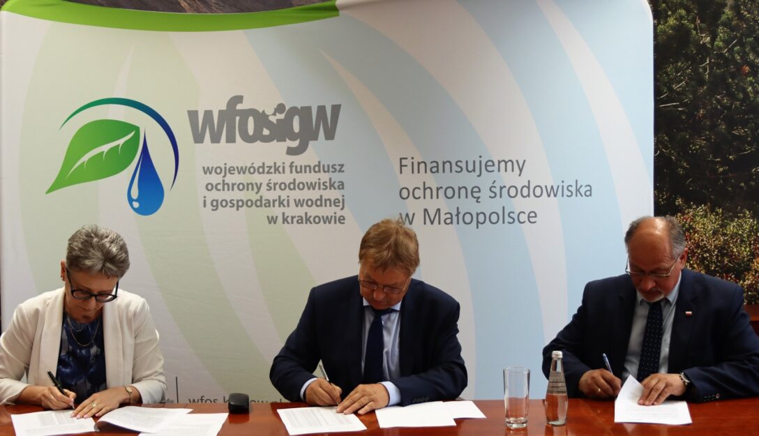 podpisanie umowy przez zarząd mpec i prezesa WFOSiGW